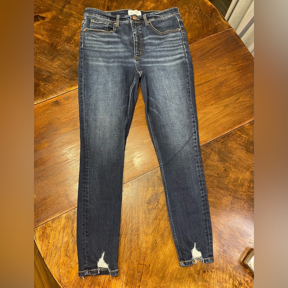 BKE Parker jeans size 31 women’s skinny distressed ankle